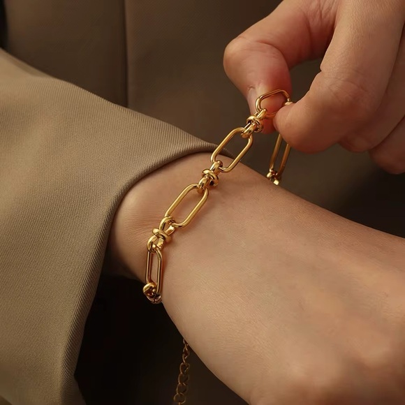 18K Gold Plated Chain Bracelet - Gold Jewelry - Picture 4 of 6